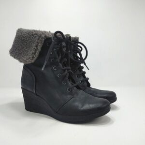 UGG Australia Zea Black‎ Leather Waterproof Boots Wedge Shearling Lace Up Size 7